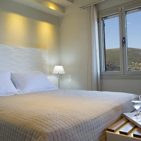 Gialos Willa Fternon